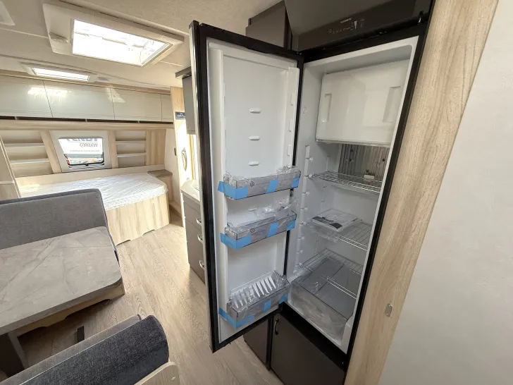 Fahrzeugbild Hobby De Luxe 545 KMF Mod. 2026 ausgestellt Garage, #22