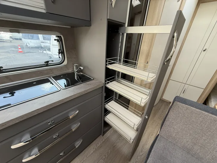 Fahrzeugbild Hobby De Luxe 545 KMF Mod. 2026 ausgestellt Garage, #20