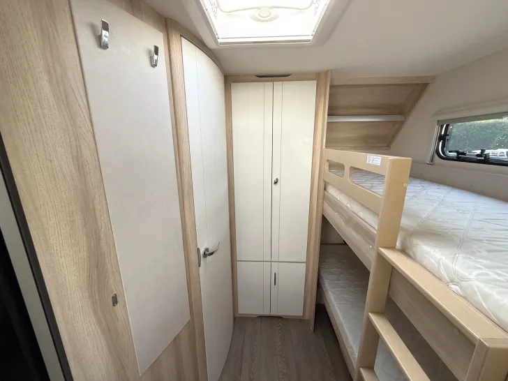 Fahrzeugbild Hobby De Luxe 545 KMF Mod. 2026 ausgestellt Garage, #25