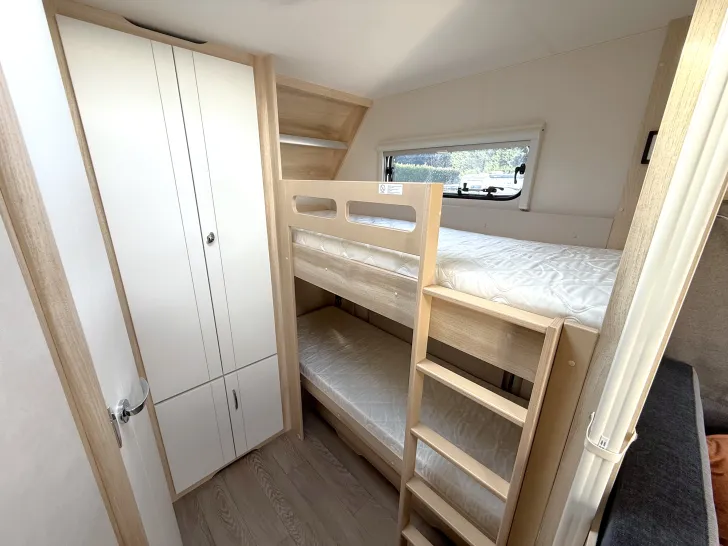 Fahrzeugbild Hobby De Luxe 545 KMF Mod. 2026 ausgestellt Garage, #26