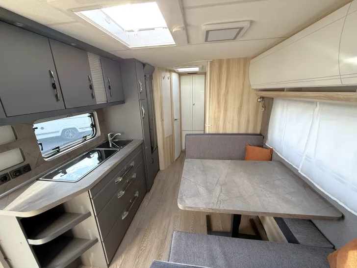 Fahrzeugbild Hobby De Luxe 545 KMF Mod. 2026 ausgestellt Garage, #15