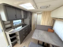 Fahrzeugbild Hobby De Luxe 545 KMF Mod. 2026 ausgestellt Garage, #14