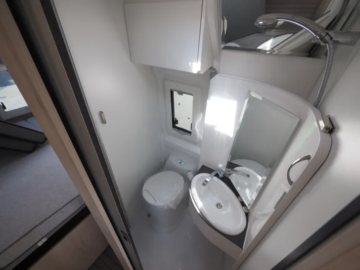 Fahrzeugbild Clever Celebration, Truma D/E, Schwenkbad, Tageszul. #14