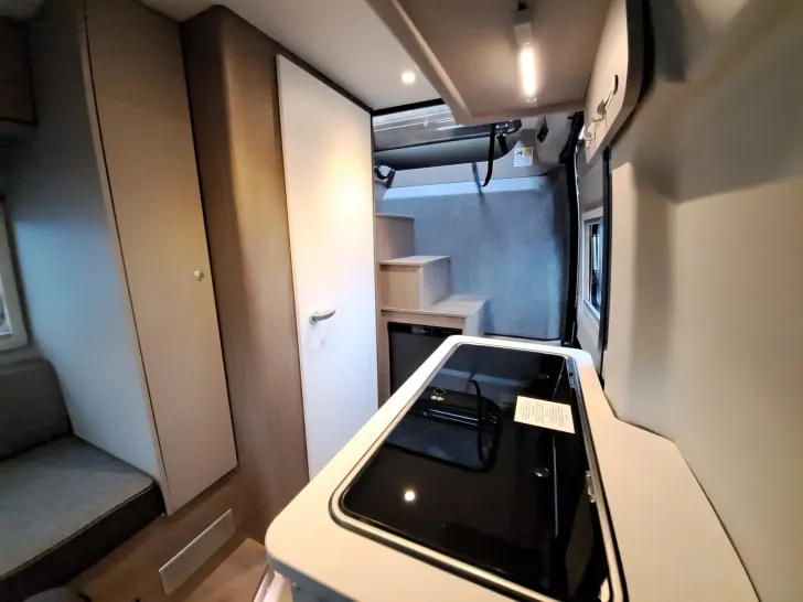 Fahrzeugbild Carado pro CV 541 Automatik, Rahmenfenster #10