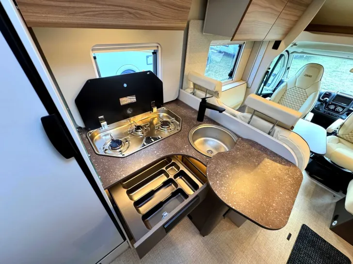 Fahrzeugbild Bürstner B66 TD 690 HUBBETT|LEDER|NAV+RFK|MARKISE|LITHIUM #13