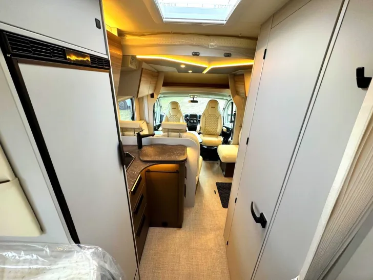 Fahrzeugbild Bürstner B66 TD 690 HUBBETT|LEDER|NAV+RFK|MARKISE|LITHIUM #19