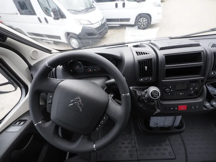 Fahrzeugbild Dethleffs Just Camp T 7052 EB, Hubbett, Isofix, Markise #17