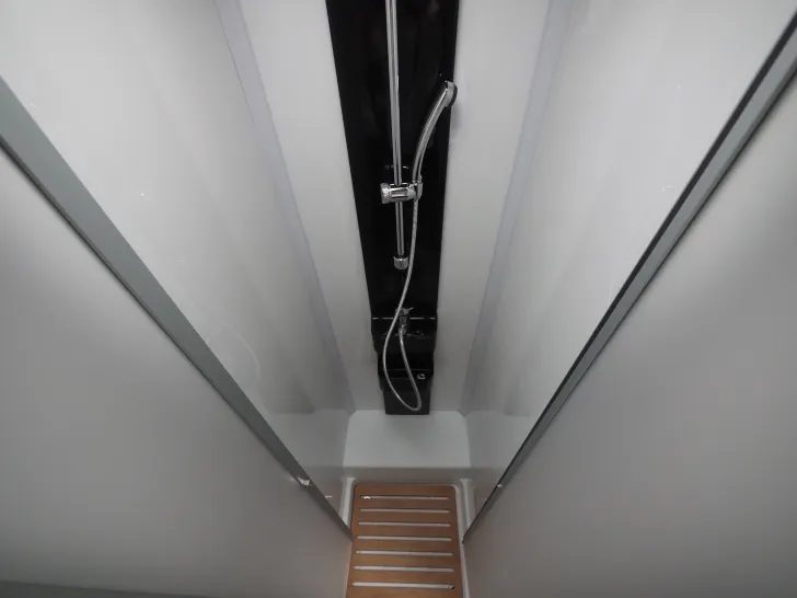 Fahrzeugbild Laika KOSMO H 1409, 180 PS Auto., Multimedia/Kam. #17