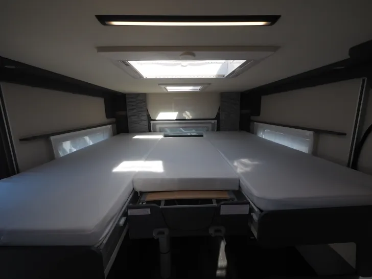 Fahrzeugbild Laika KOSMO L 105, Rundsitzgruppe/Hubbett, Autom. #14