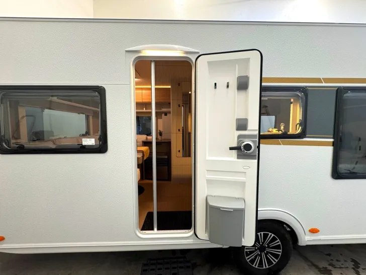 Fahrzeugbild Bürstner B66 485 TS 1800KG|DUSCHE|KOMFORT-AUSSTATTUNG #4