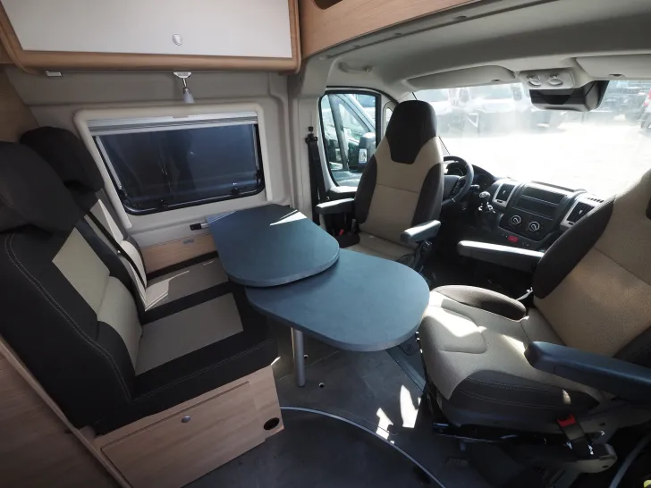 Fahrzeugbild Roadcar R 601, Doppel-Stockbett im Heck, Tageszul. #5