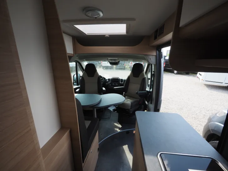 Fahrzeugbild Roadcar R 601, Doppel-Stockbett im Heck, Tageszul. #13