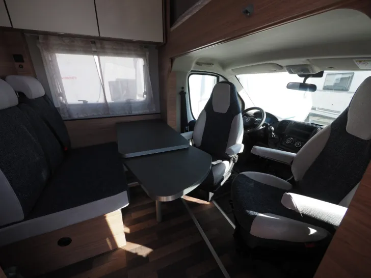 Fahrzeugbild Weinsberg CaraHome 550 MG, Dachklima, LT: 70120,- Euro #5