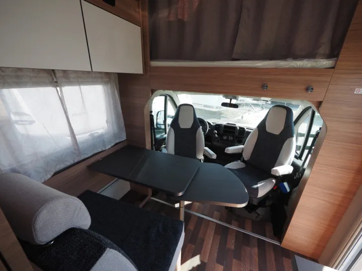 Fahrzeugbild Weinsberg CaraHome 550 MG, Dachklima, LT: 70120,- Euro #6