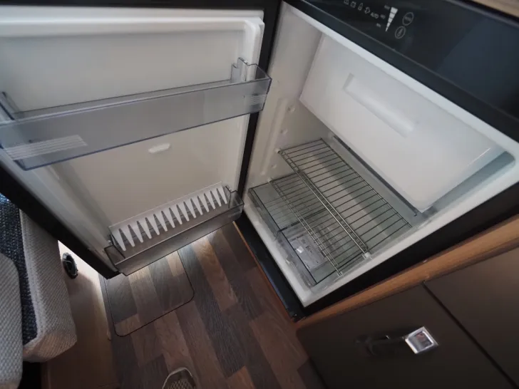 Fahrzeugbild Weinsberg CaraHome 550 MG, Dachklima, LT: 70120,- Euro #9