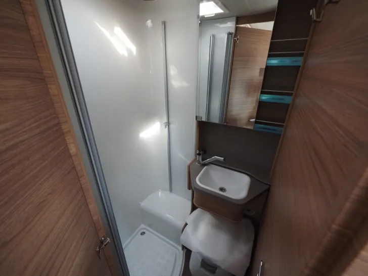 Fahrzeugbild Weinsberg CaraHome 550 MG, Dachklima, LT: 70120,- Euro #10