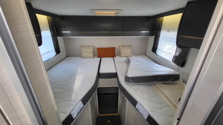 Fahrzeugbild Chausson Teilintegrierte 777GA Titanium Premium #13