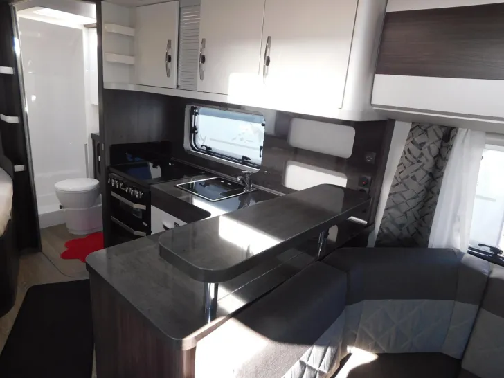 Fahrzeugbild Hobby Prestige 560 FC ALDE-Heizung, Backofen, 2T-Achse #10