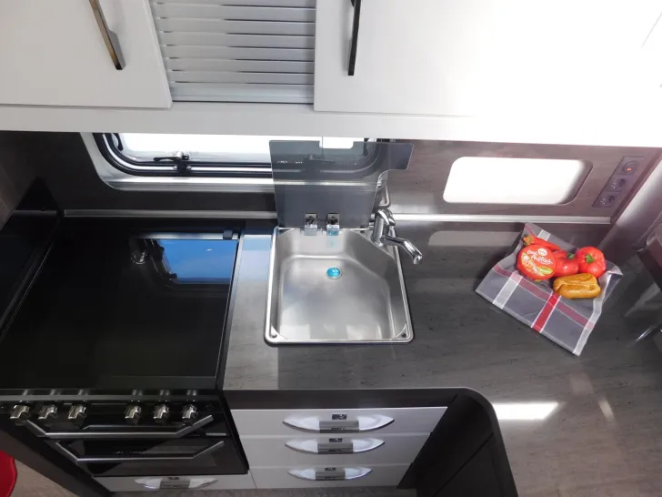 Fahrzeugbild Hobby Prestige 560 FC ALDE-Heizung, Backofen, 2T-Achse #13