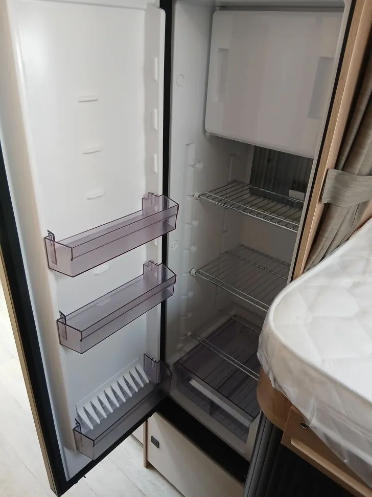 Fahrzeugbild Hobby ONTOUR C 680 GE - Markise - Einzelbetten #15