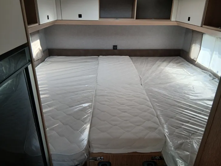 Fahrzeugbild Hobby ONTOUR C 680 GE - Markise - Einzelbetten #20