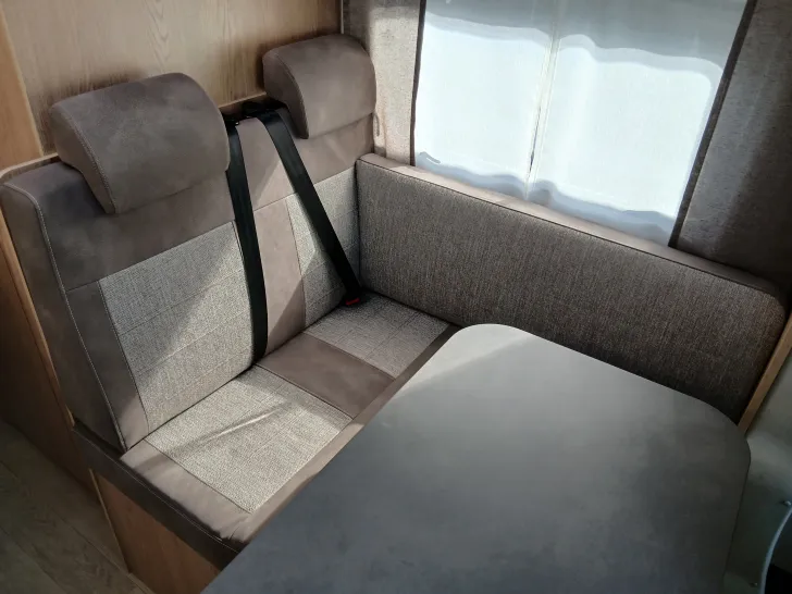 Fahrzeugbild Hobby ONTOUR C 680 GE - Markise - Einzelbetten #21