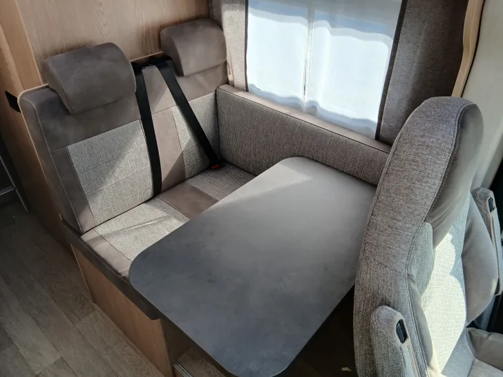 Fahrzeugbild Hobby ONTOUR C 680 GE - Markise - Einzelbetten #22