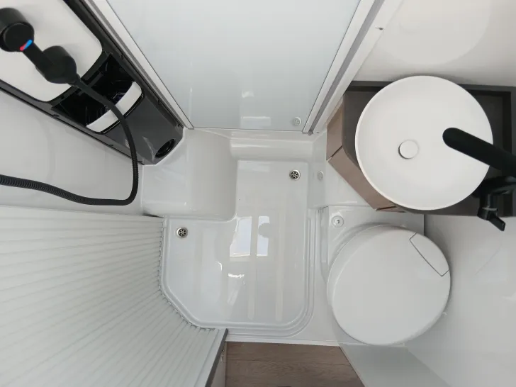 Fahrzeugbild Hobby ONTOUR C 680 GE - Markise - Einzelbetten #23