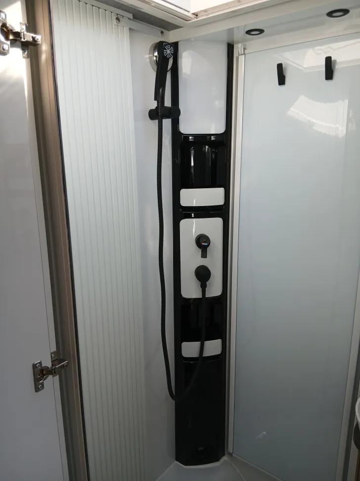 Fahrzeugbild Hobby ONTOUR C 680 GE - Markise - Einzelbetten #24