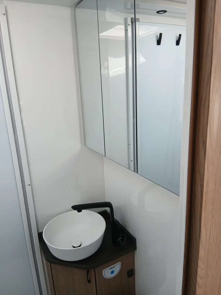 Fahrzeugbild Hobby ONTOUR C 680 GE - Markise - Einzelbetten #26