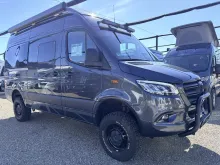 Fahrzeugbild Hymer Grand Canyon S CrossOver 600 Seilwinde, Stützen #2