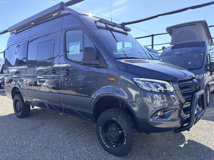 Fahrzeugbild Hymer Grand Canyon S CrossOver 600 Seilwinde, Stützen #2