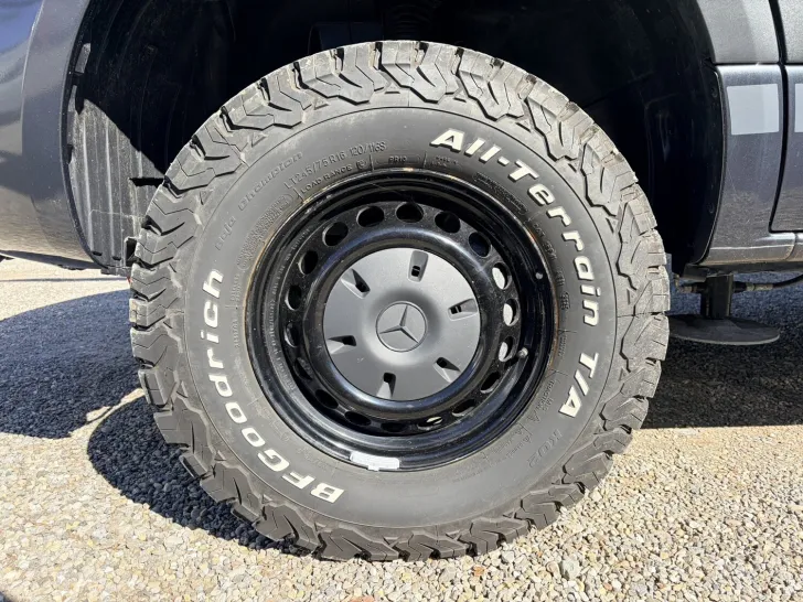 Fahrzeugbild Hymer Grand Canyon S CrossOver 600 Seilwinde, Stützen #6