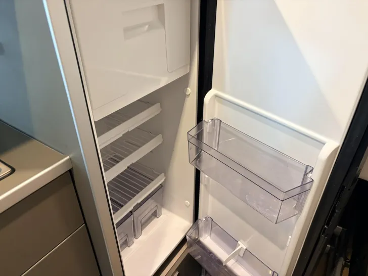 Fahrzeugbild Hymer Grand Canyon S CrossOver 600 Seilwinde, Stützen #11