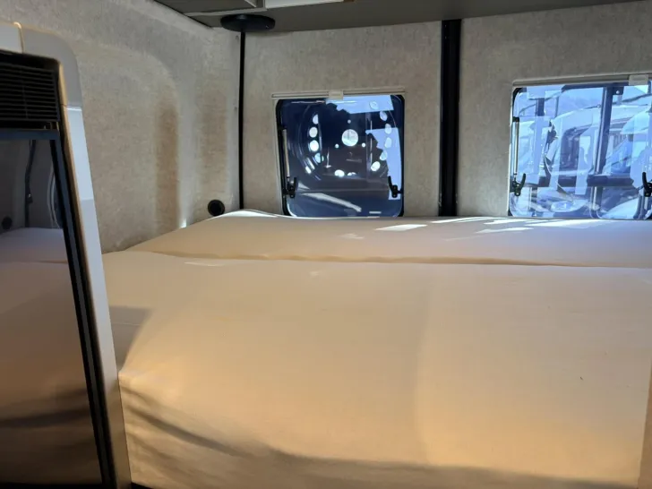 Fahrzeugbild Hymer Grand Canyon S CrossOver 600 Seilwinde, Stützen #13