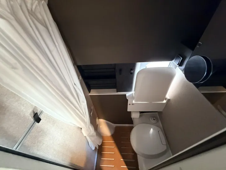 Fahrzeugbild Hymer Grand Canyon S CrossOver 600 Seilwinde, Stützen #14