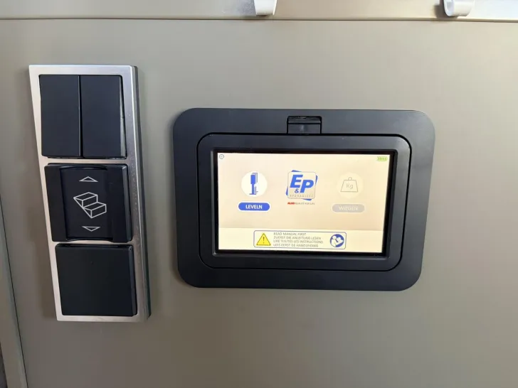 Fahrzeugbild Hymer Grand Canyon S CrossOver 600 Seilwinde, Stützen #17