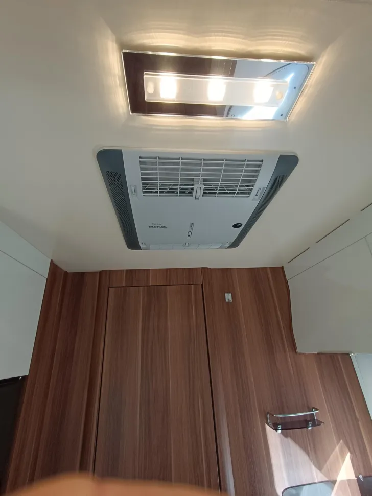 Fahrzeugbild Roller Team Zefiro 235 TL Dachklima, Solar #11