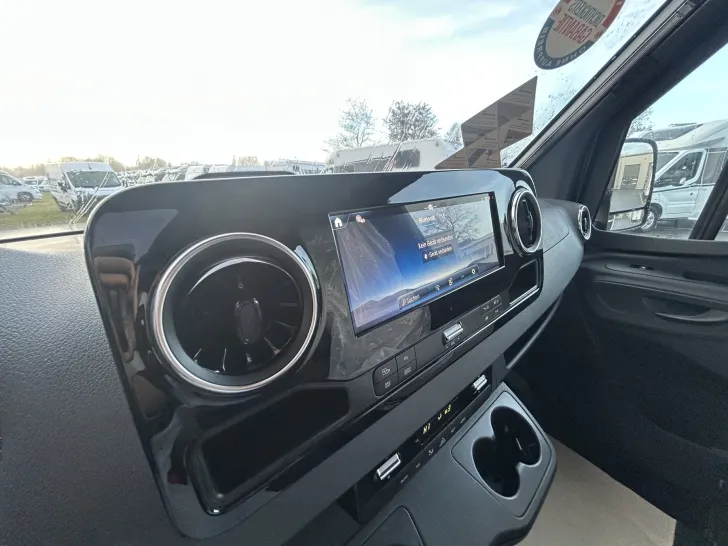 Fahrzeugbild Eura Mobil Contura 766 EF AT8G+Comfort+Backofen+Luminary+ #24