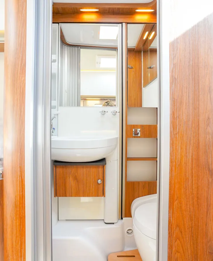 Fahrzeugbild Laika Ecovip Titanio L 2009 *SIE SPAREN 11.547* #13