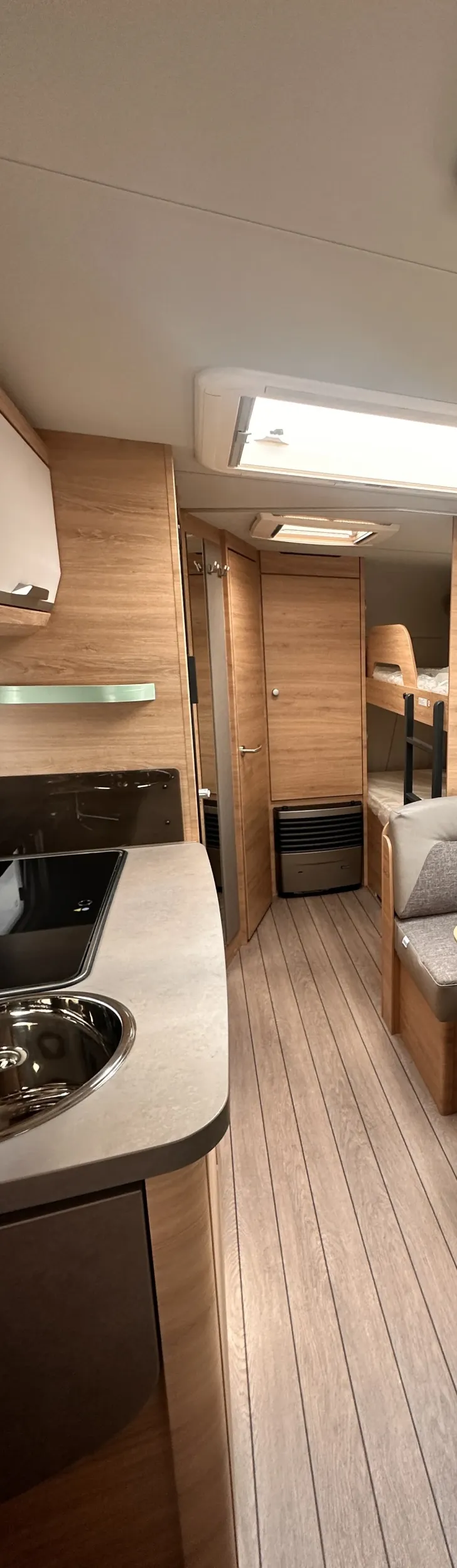 Fahrzeugbild Knaus Südwind 580 QS Black Selection Verfügbar 11.2026 #6