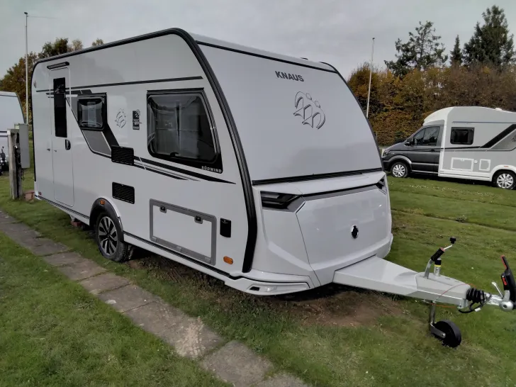 Fahrzeugbild Knaus Südwind 420 QD Black Selection Modell 2026 #1