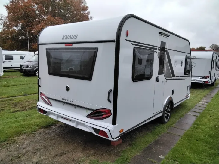 Fahrzeugbild Knaus Südwind 450 FU Black Selection Modell 2026 #4