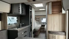 Sicht vorne-hinten Hobby De Luxe 515 UHL Modell 2026 mit Hubbett