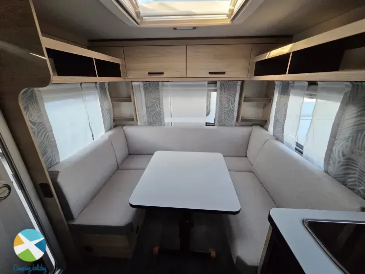 Sicht vorne-hinten Weinsberg CaraOne 450 FU