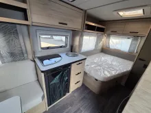 Sicht vorne-hinten Weinsberg CaraOne 450 FU