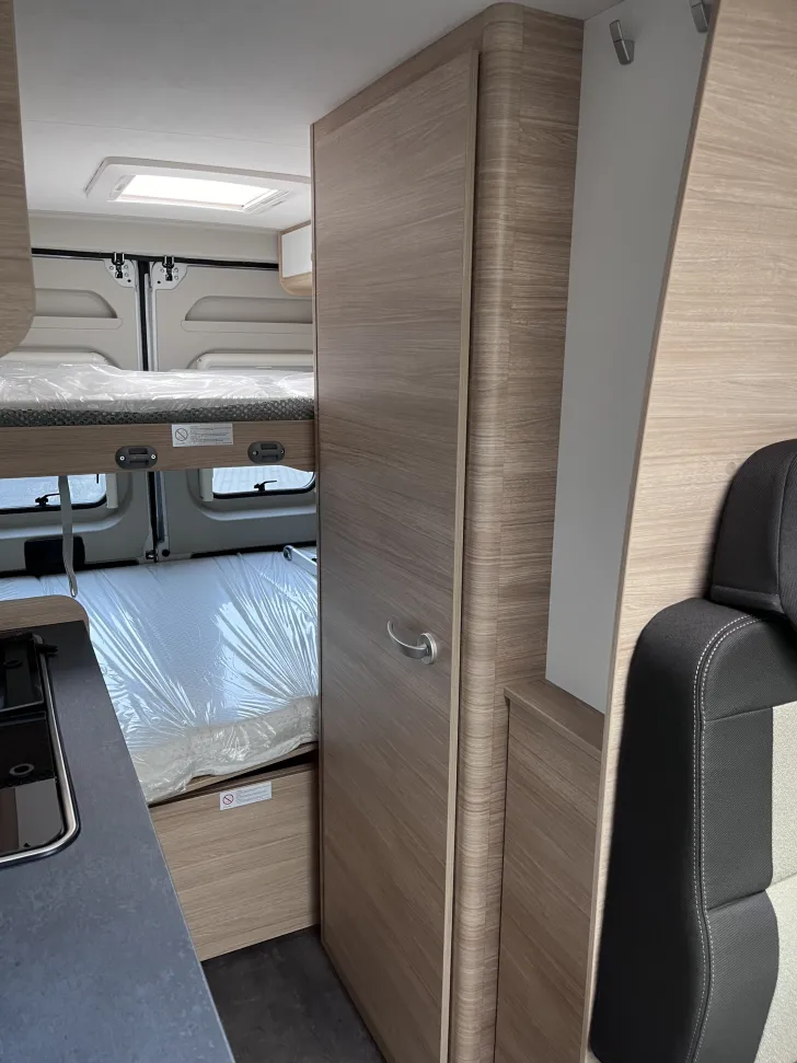 Fahrzeugbild Roadcar R 601, 4 Personen-Fahrzeug, Markise, Radtr. #23