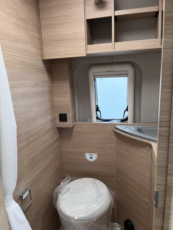 Fahrzeugbild Roadcar R 601, 4 Personen-Fahrzeug, Markise, Radtr. #24