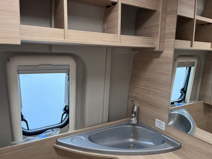 Fahrzeugbild Roadcar R 601, 4 Personen-Fahrzeug, Markise, Radtr. #28