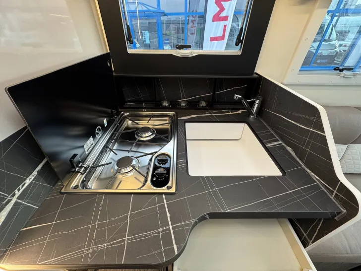 Fahrzeugbild Forster Integriert I 745 QF, 26, LITHIUM, SOLAR, TV #30